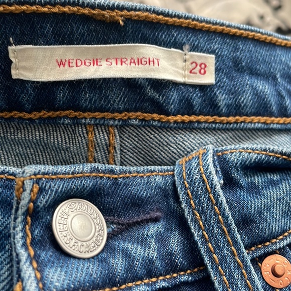 SOLD ๐ซ๐ซ Levi's Premium Wedgie Straight Cropped Jeans - Picture 10 of 13
